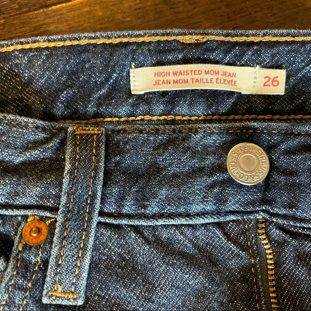 Levi’s High Waisted Mom Jeans - 26 - like new